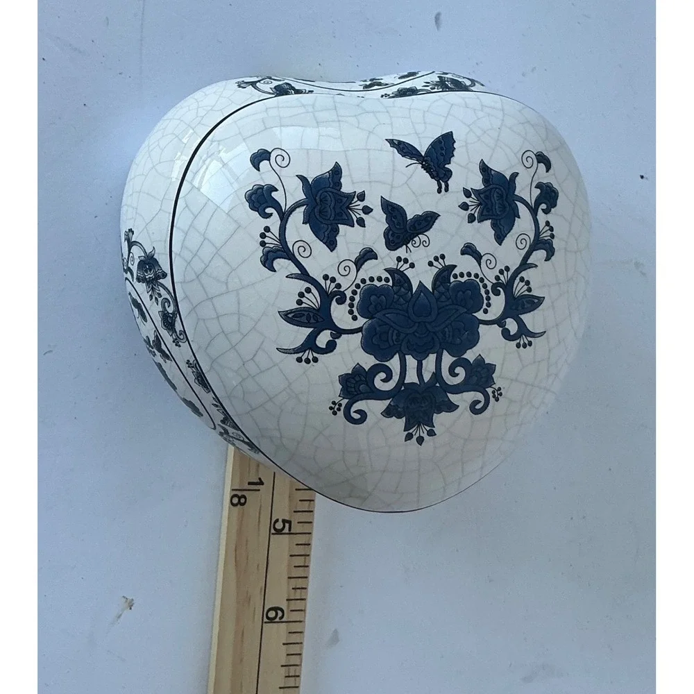 Unbranded‎ Vintage Heart Trinket Box Blue White Floral Butterfly Crackle Glaze